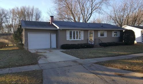 302 7th St, Spencer, IA 51301-5633