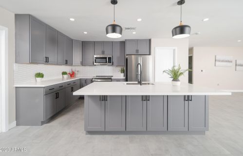 5621 Zoe Ella Way, Glendale, AZ 85306-3034