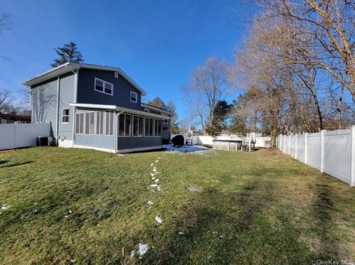 10 Lincoln Dr, Washingtonville NY  10992-1229 exterior