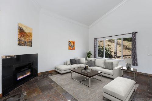 548 Lado De Loma Dr, Vista, CA 92083-5913