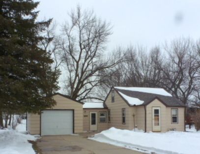 1707 Langley Ave, Windom, MN 56101-1207