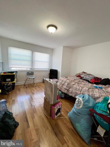 6810 Guyer Ave, Philadelphia PA 19142-2518 exterior