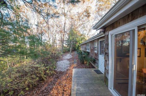 7 Ryder Ct, Huntington Station NY 11746-6142 exterior