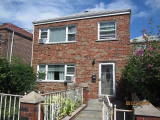 1452 Ohm Ave, Bronx, NY 10465-1202
