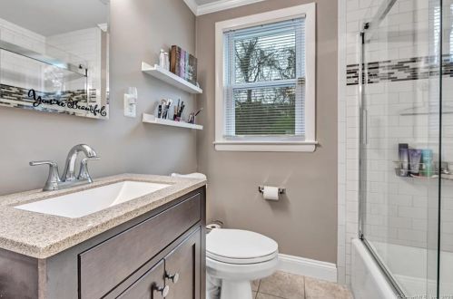 12 Hughes Cir, Ansonia CT  06401-2617 exterior