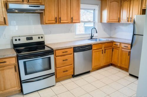 27 Ledyard Ave, Bloomfield, CT 06002-3353
