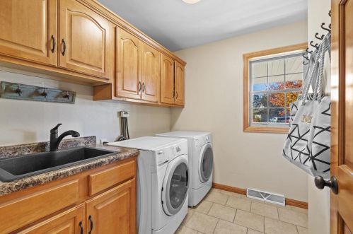 2922 Copper Mountain Ct, Green Bay WI  54313-3207 exterior