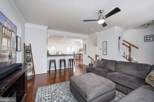 7009 Darbey Knoll Dr, Gainesville VA  20155-3634 exterior