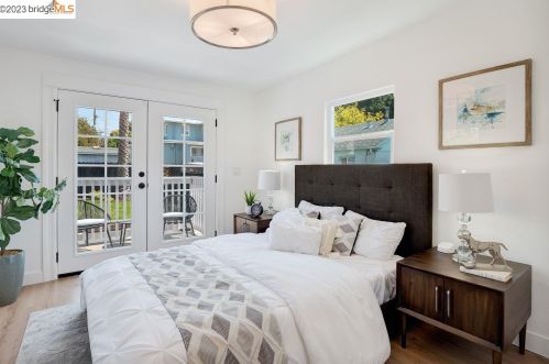 5018 Congress Ave, Oakland CA 94601-5405 exterior