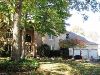 318 Hollythorn Dr, Akron, OH 44321-2765