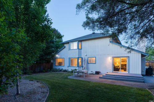 1195 Exeter Dr, Santa Rosa CA  95401-8823 exterior