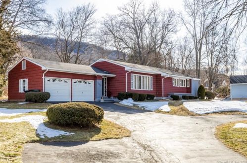 1307 Meriden Ave, Southington, CT 06489-4200