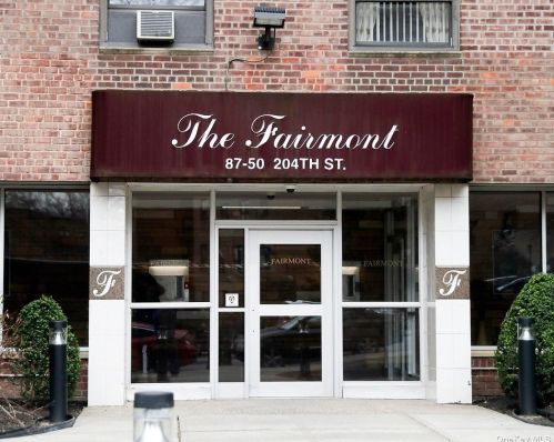 8750 204th St, Jamaica, NY 11423-1567
