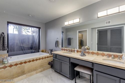 7204 Paradise Dr, Scottsdale AZ 85260-5436 exterior