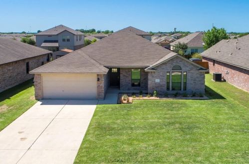 1430 Woodlands Dr, Uhland, TX 78640-2506