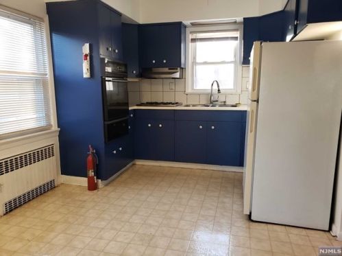 25 Valley Rd, Montclair NJ  07042-2708 exterior