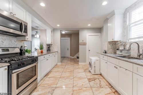 222 Maple Ave, East Orange NJ  07017-4504 exterior