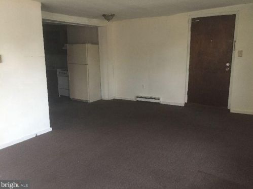 1086 Kings Hwy, Pilesgrove NJ 08098-2520 exterior