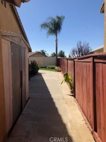 705 Greenwood St, Beaumont CA  92223-7119 exterior