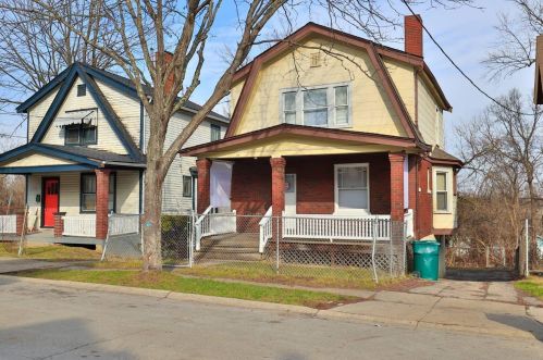 24 Glen Este Pl, Cincinnati, OH 45217-2161