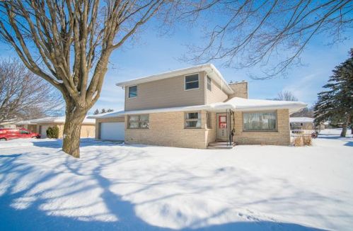 542 Sunrise Ave, Knowles, WI 53048-9529