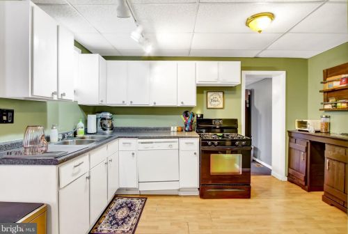 20 3rd St, Mount Wolf, PA 17347-6728