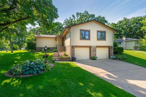 7248 Courtly Rd, Saint Paul, MN 55125-1661