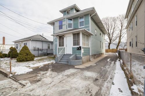 59 Hill St, Bridgeport, CT 06606-5111