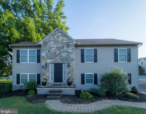 4 Katie Ln, Lancaster, PA 17602-1663