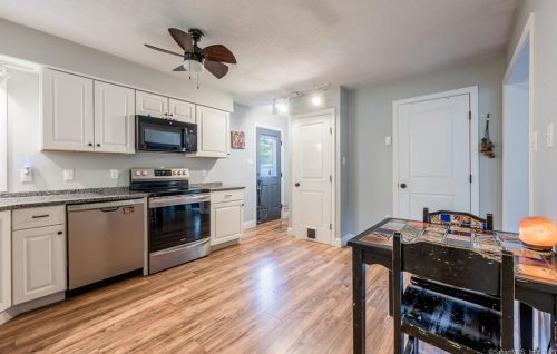 64 Laurelwood Rd, Groton CT  06340-4206 exterior