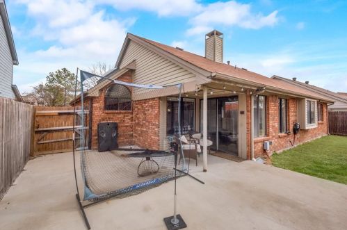 1147 Prospect Dr, Lewisville TX  75028-2549 exterior
