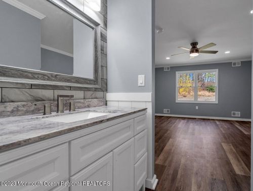 2 Taylor Ct, Lakewood NJ  08701-7317 exterior