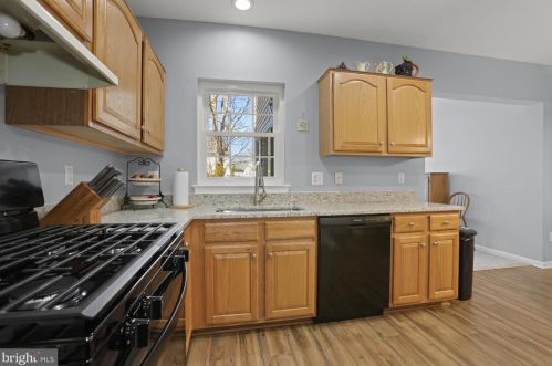 8806 Howland Pl, Bristow VA  20136-5708 exterior