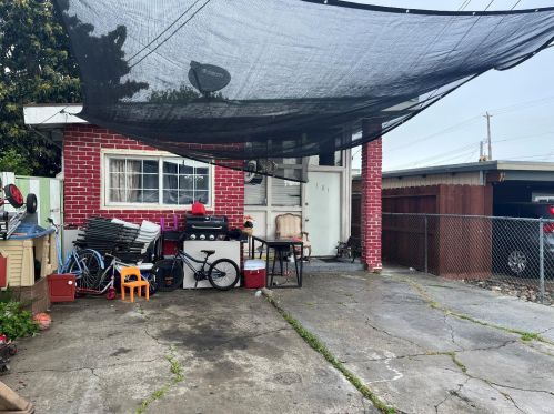 181 Dumbarton Ave, Redwood City CA  94063-3264 exterior