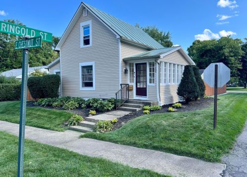 706 Chestnut St, Mount Vernon, OH 43050-2755