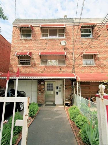 1317 222nd St, Bronx, NY 10469-2601