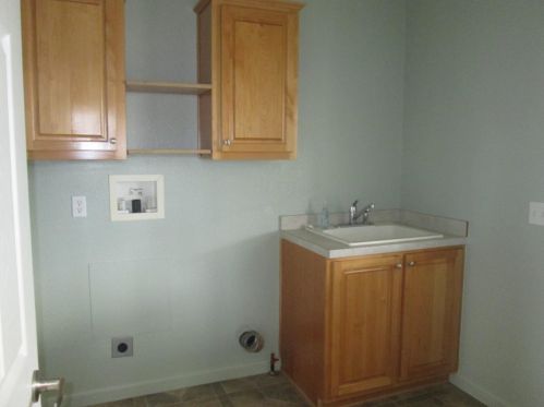 1584 Duke Dr, Livingston CA  95334-9343 exterior