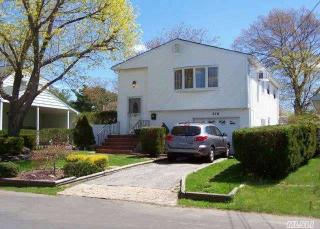 276 Sherbrooke Rd, North Lindenhurst, NY 11757-1729