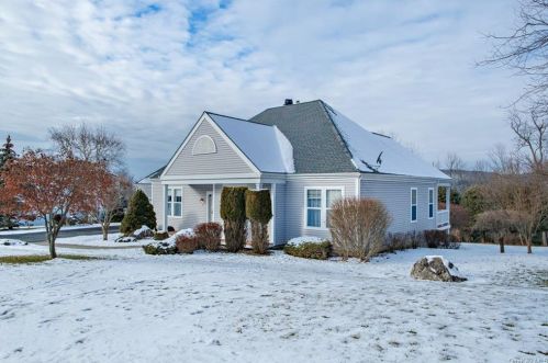 57 Roosevelt Dr, Poughquag, NY 12570-5230