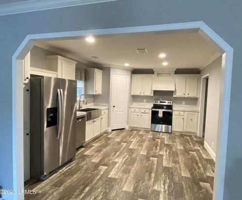 2 Marshall Ln, Beaufort SC  29907-2296 exterior