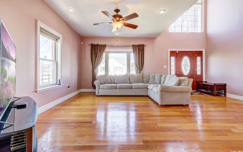 244-16 85th Rd, Jamaica, NY 11426-1012