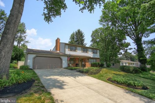 17 Meadow Dr, Camp Hill, PA 17011-8331