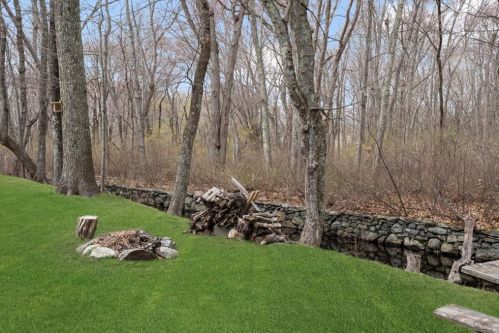 96 Daniel Dr, North Kingstown RI  02852-6702 exterior