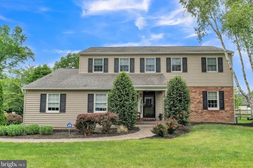 15 Dana Dr, Collegeville, PA 19426-2946