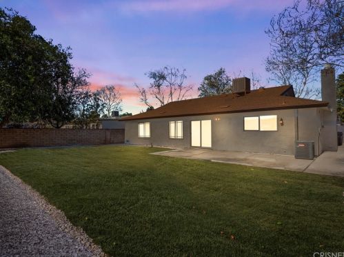 20828 Shine Dr, Santa Clarita, CA 91350-1850