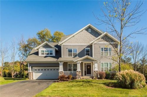 15 Independence Cir, Waterbury, CT 06762-3350