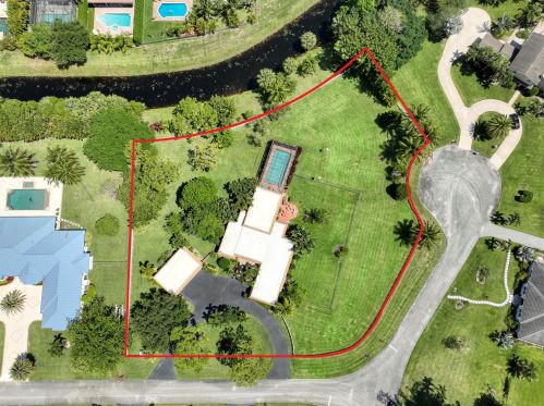 8756 Nashua Dr, West Palm Beach, FL 33418-6056