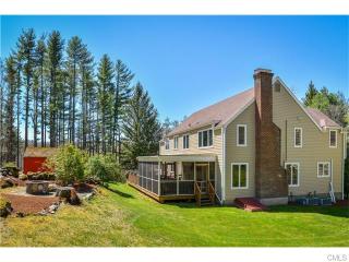 11 Hidden Brook Dr, Brookfield Center, CT 06804-1343