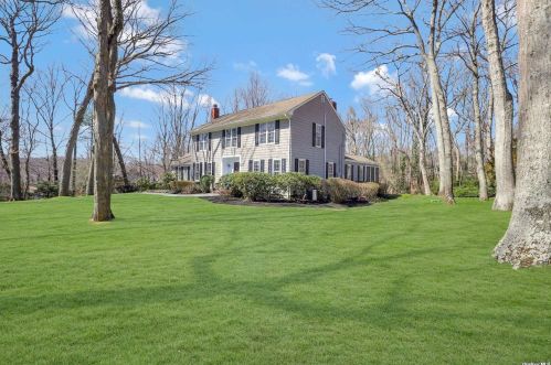 5 Bonnie Dr, Northport, NY 11768-1448