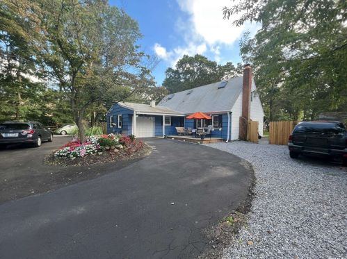 154 Woodland Ave, Central Islip, NY 11722-3426